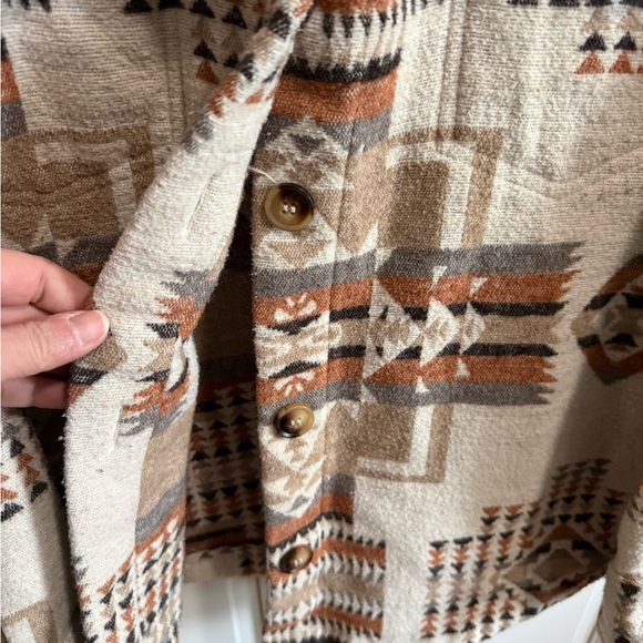 New In Aztec Geometric Patterned Button Down Shacket Size Large - Picture 4 of 8